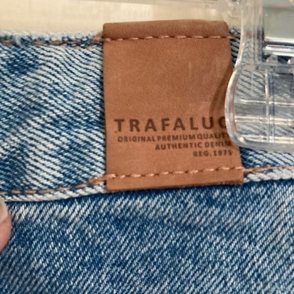 🌞Trafaluc Blue Medium Wash Button Fly Mini Skirt with Raw Hem A - Picture 6 of 7